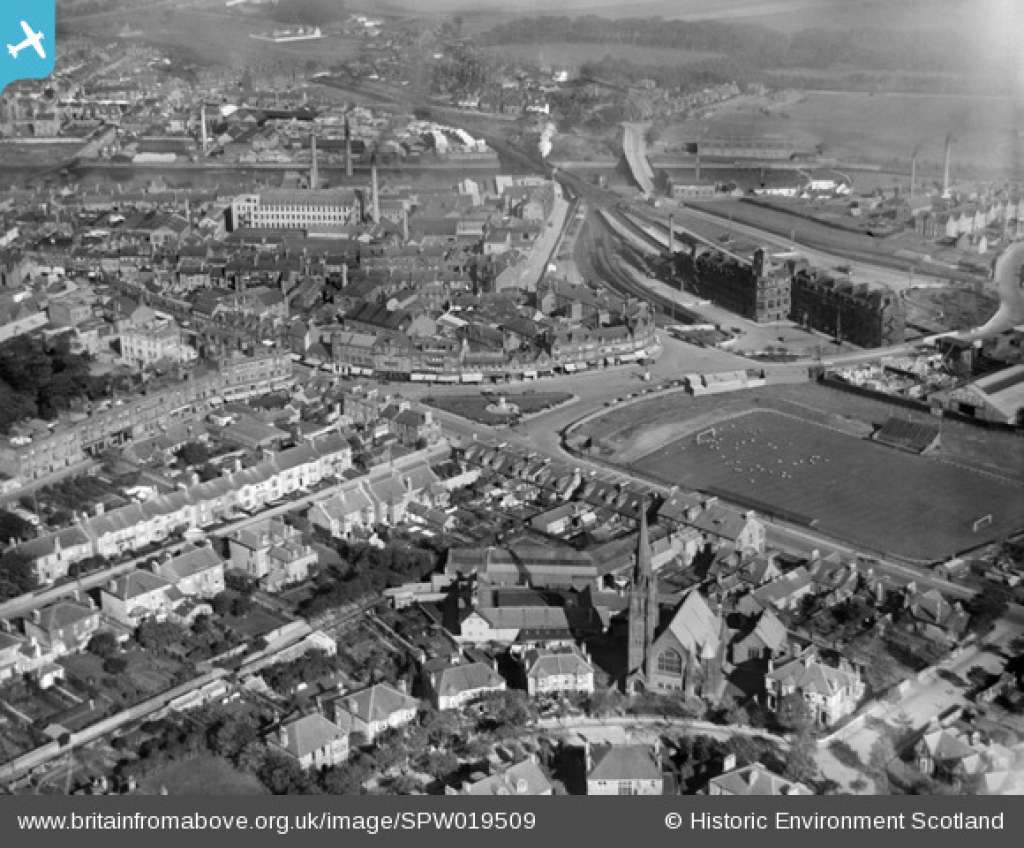 View of Ayr in 1927, showing Burns Statue Square and the Station Hotel to the right (Credit: HES)