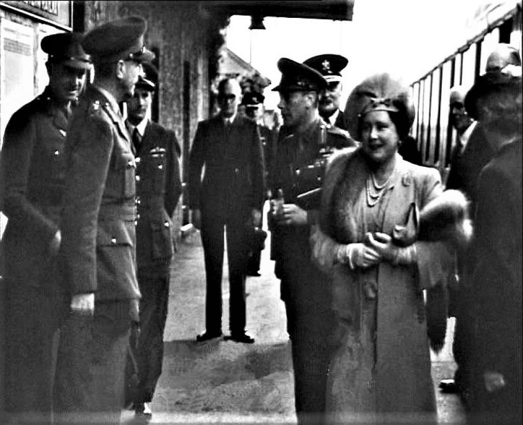 King George VI and Queen Elizabeth alight at Brandon in September 1945 (Credit: D Norton)
