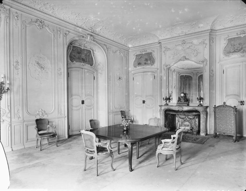 Interior photograph from c.1910 (HE Archive)