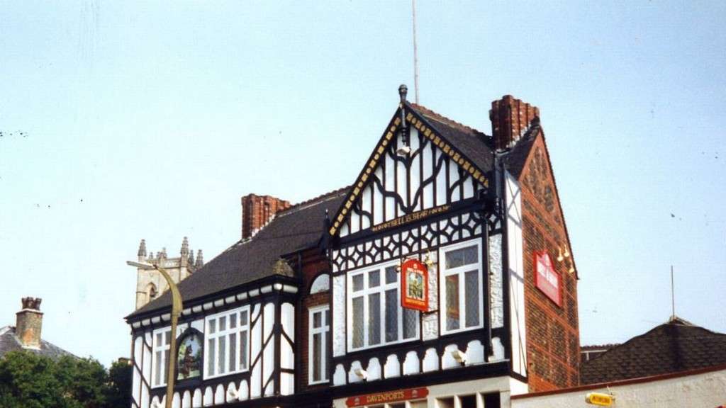 The Bell and Bear in 2005, still open and in use (Credit: Neville Malkin)