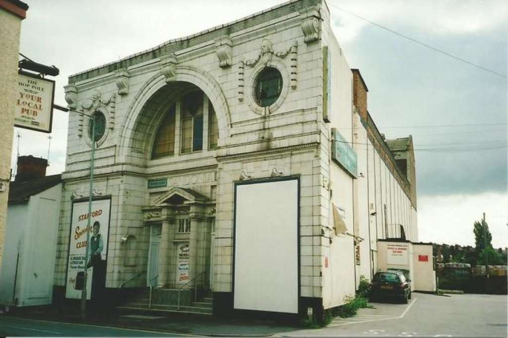 The Sandonia in the early 2000s (Cinema Treasures)