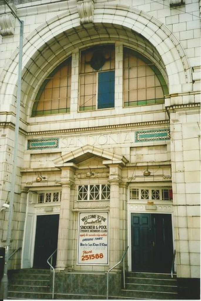 The magnificent arch at the centre of the Sandonia's faienced frontage (Cinema Treasures)