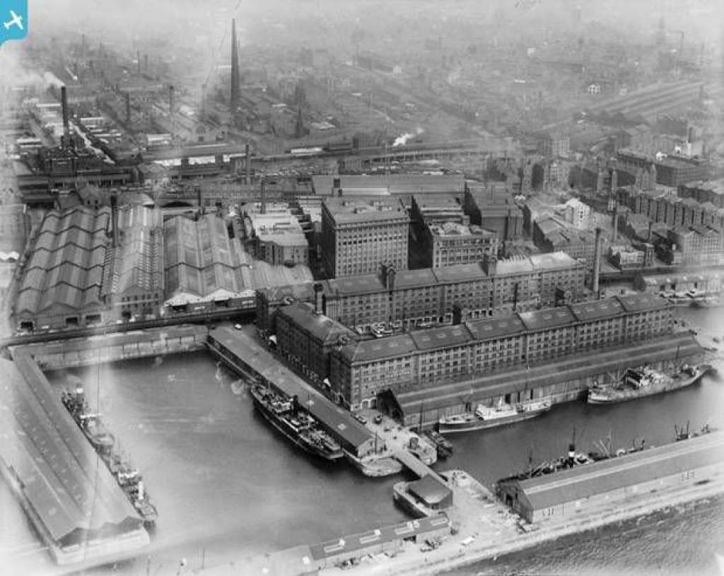 Aerial photograph from 1925 showing Waterloo Dock to the right (Credit: Britain from Above) 