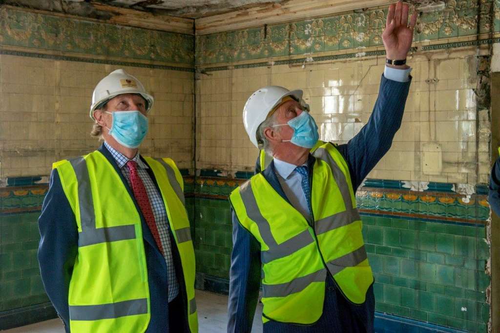 The Prince inspects Smithfield's forgotten Cocoa Rooms with SAVE's Marcus Binney (MoL))