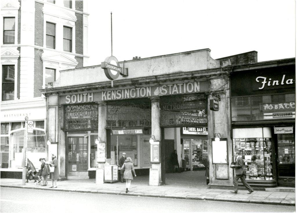 Historic Photograph of the north entrance into the station arcade from the 1930s (Time Machine))